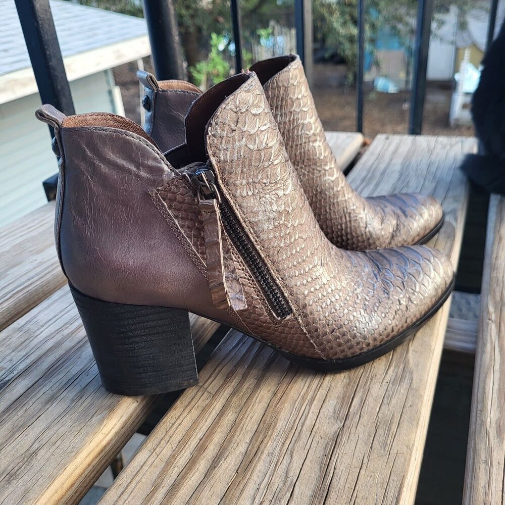 Donald j Pliner Crocodile Skin Ankle Boots Side zip Grey